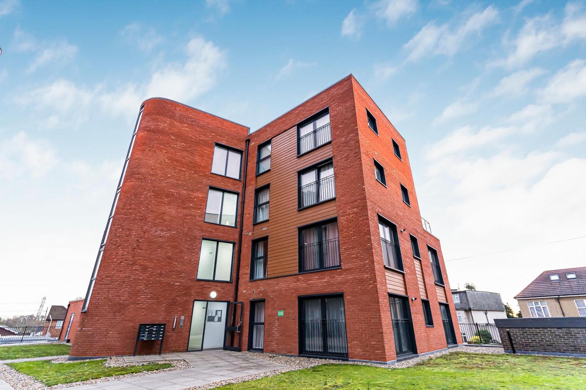 One And Two Bed Apartments Slough Near Heathrow Colnbrook Exterior photo